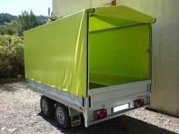 20121002 Bâche de protection - Confection d'un habillage sur-mesure de remorque en toile PVC Ferrari 502-M2 (P1030516)