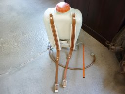 20100609 Divers - Réfection de bretelles de sulfateur en cuir (P1010427)