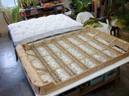 20121020 Literie - Caisse de sommier à soufflet demi-corbeille et matelas