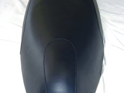 20120614 Sellerie moto - Réfection d'une selle de scooter (après 1)