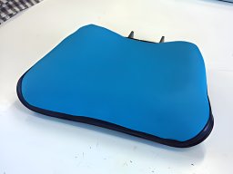 20100609 Sellerie auto - Réfection d'une assise de siège tracteur 4 (après)