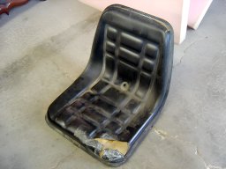 20100609 Sellerie auto - Réfection complète d'un siège de tracteur 1 avant (DSC01563)