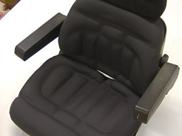 20100609 Sellerie auto - Réfection complète d'un siège Manitou pour tracteur (après)