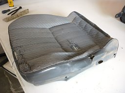 20100619 Sellerie auto - Réfection de l'assise d'un siège conducteur de VL avant 1 (P1010001)