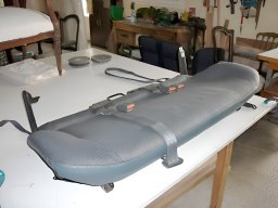 20100619 Sellerie auto - Réfection de l'assise d'une banquette AR de 4x4 après 2 (P1010359)