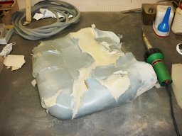 20100619 Sellerie auto - Réfection de l'assise d'un siège de tracteur 2 (avant)