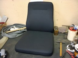 20100619 Sellerie auto - Réfection de l'assise d'un siège utilitaire 4 (après)
