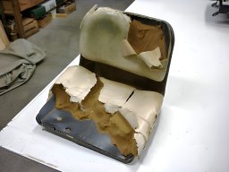 20120614 Sellerie auto - Réfection complète d'un siège de tracteur 8 (avant)