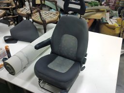 20120614 Sellerie auto - Après réfection de l'assise d'un siège de véhicule utilitaire 2