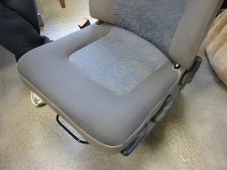 20130621 Sellerie auto - Réfection de l'assise d'un siège de VU 3 (après)