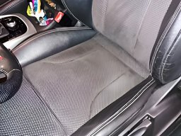 20171107 Sellerie auto - Réfection de l'assise d'un siège conducteur en cuir pour VL après (DSC_0332)