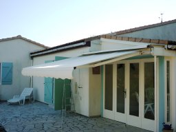 20090530 Store banne - Pose d'une toile de protection solaire 5