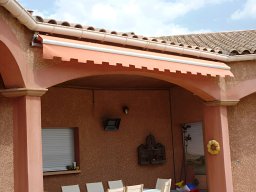 20100609 Store banne - Toile de protection solaire pour store à banne lambrequin 2