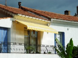 20120610 Store banne - Pose d'une toile de stores à banne lambrequin (P1030336)