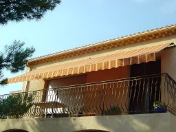 20121007 Store banne - Réfection d'une toile de protection solaire pour stores à banne 1