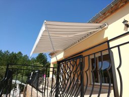2018 Store banne - Réfection d'une toile de protection solaire de store à banne (DSC_0572)