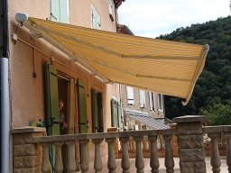 202008 Store banne -Réfection d'une toile de protection solaire pour store à banne Somfy articulé sur terrasse 2 (img_FB)