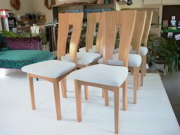 20120608 Tapisserie d'ameublement - Réfection du tissu de l'assise de chaises modernes (Chaises_contemporaine)