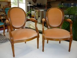 20140221 Tapisserie d'ameublement - Réfection d'une paire de fauteuils cabriolet en tissu velour abricot (Fauteuil_3)