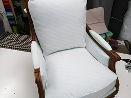 20171127 Tapisserie d'ameublement - Réfection d'un fauteuil bergèré tissu blanc crin (Fauteuil_12)