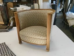 20190116 Tapisserie d'ameublement - Réfection d'un fauteuil chauffeuse en tissu à motif (Fauteuil_9)