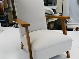 20190121 Tapisserie d'ameublement - Réfection d'un fauteuil contemporain en simili cuir coloris ivoire (Fauteuil_13)