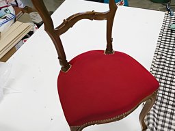 20191023 Tapisserie d'ameublement - Réfection d'une chaise style Louis XV en tissu velour rouge (Chaise_1)