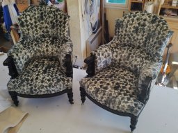 20230303 Tapisserie d'ameublement - Réfection d'une paire de fauteuils bergèrés en tissu (IMG_121825)