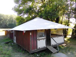 20150624 Bâche de protection - Confection d'un toit de bungalow en toile quadrangulaire symétrique précontraint Ferrari sur poutres renforcées en plaques U inox (IMG_181628)