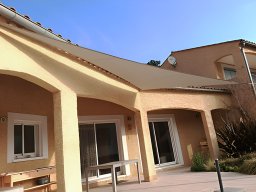 20190420 Voile d'ombrage triangulaire Serge Ferrari Soltis Perfom 92 avec poteau 2