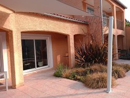 20190420 Voile d'ombrage triangulaire Serge Ferrari Soltis Perfom 92 avec poteau 5 (DSC_0493_1)